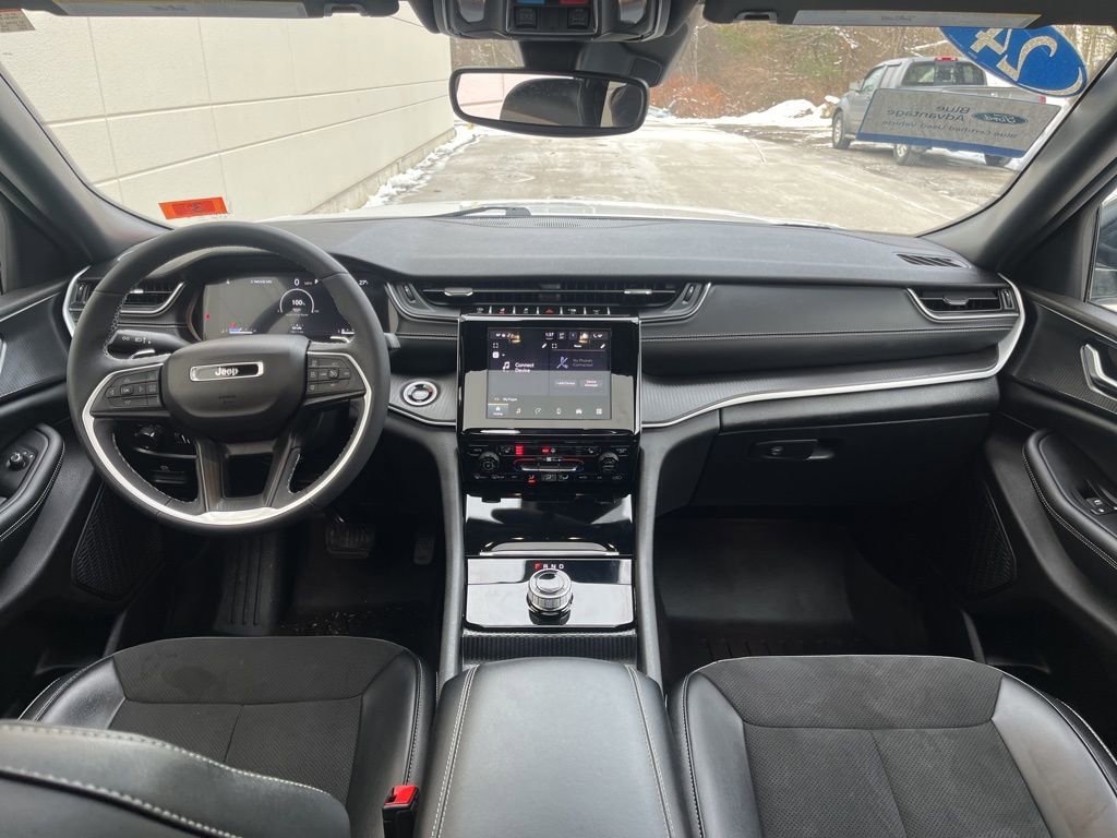 Used 2024 Jeep Grand Cherokee Altitude image 14