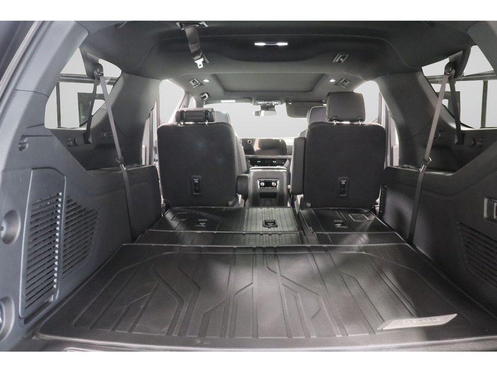 New 2026 Chevrolet Suburban Premier w/ Sun And Tow Package AWD/4WD image 31