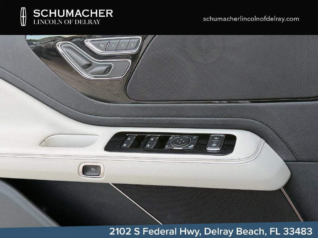 New 2026 Lincoln Aviator AWD w/ Jet Appearance Package image 19