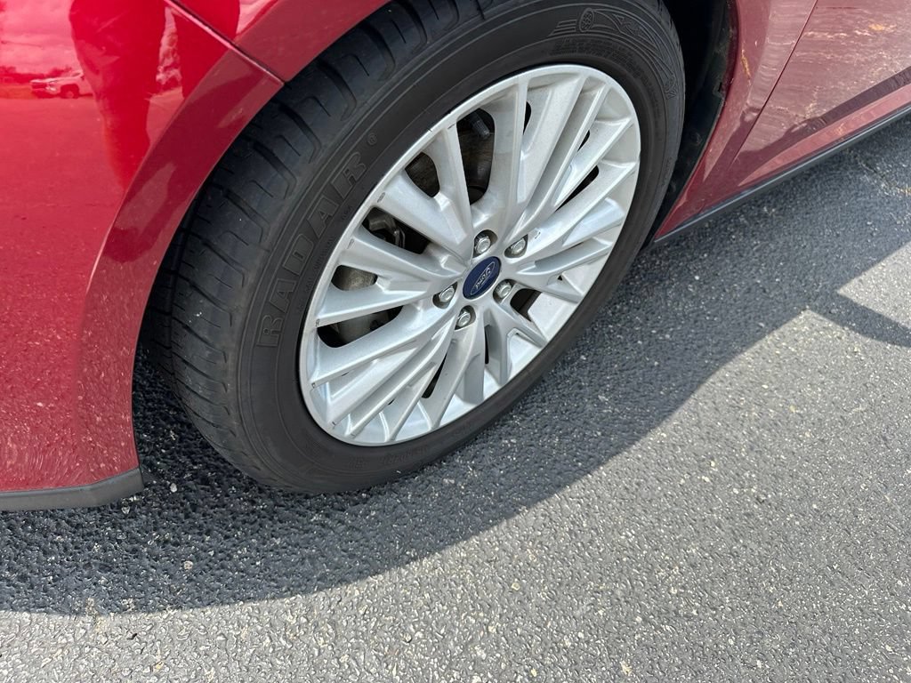 Used 2017 Ford Focus Titanium FWD image 8