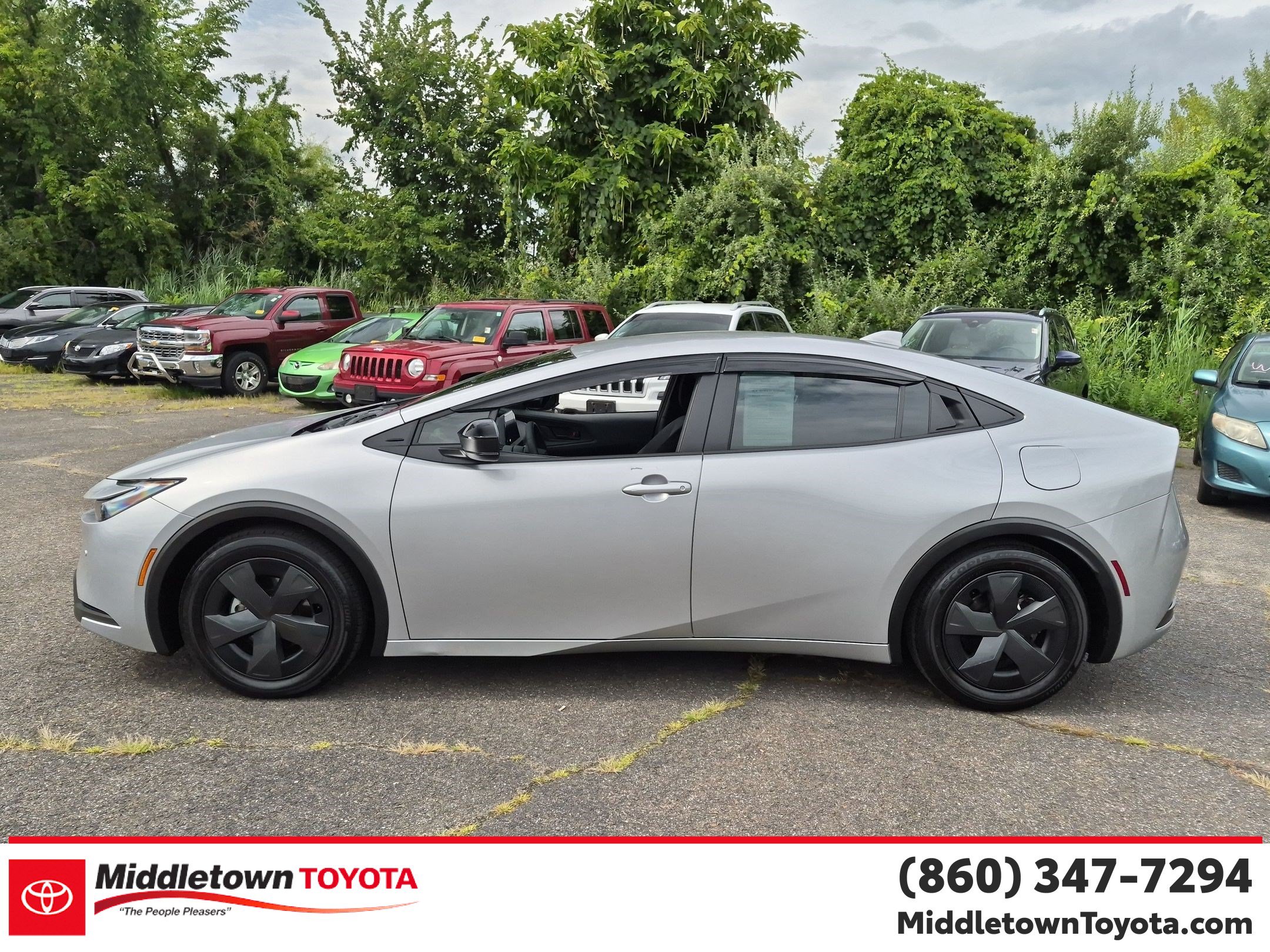 Used 2023 Toyota Prius LE FWD image 6