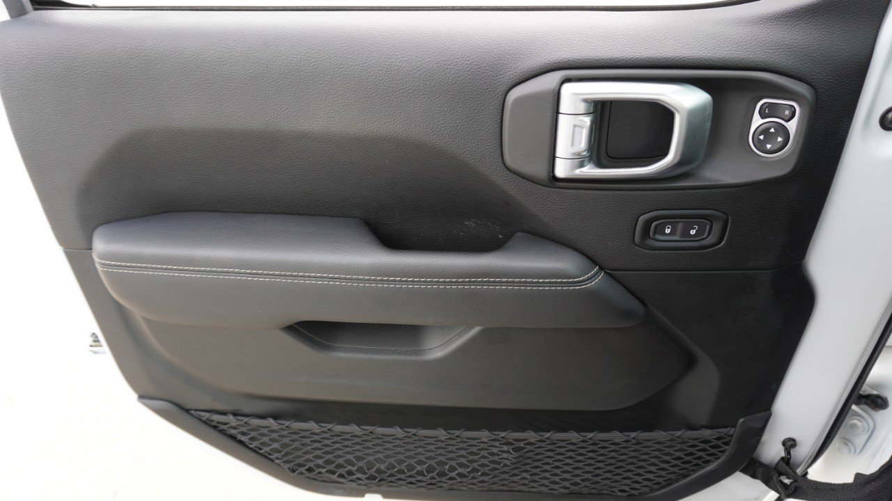 Used 2019 Jeep Wrangler Unlimited Sahara image 23