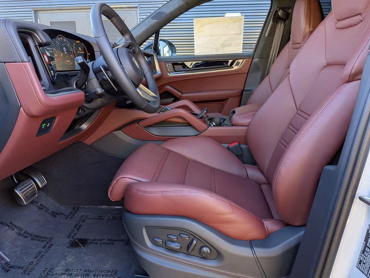 Certified 2025 Porsche Cayenne Turbo AWD/4WD image 5