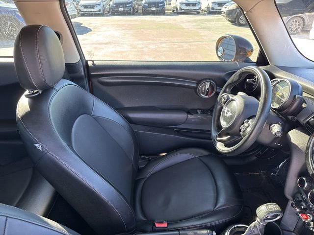 Used 2016 MINI Cooper 2-Door Hardtop image 11