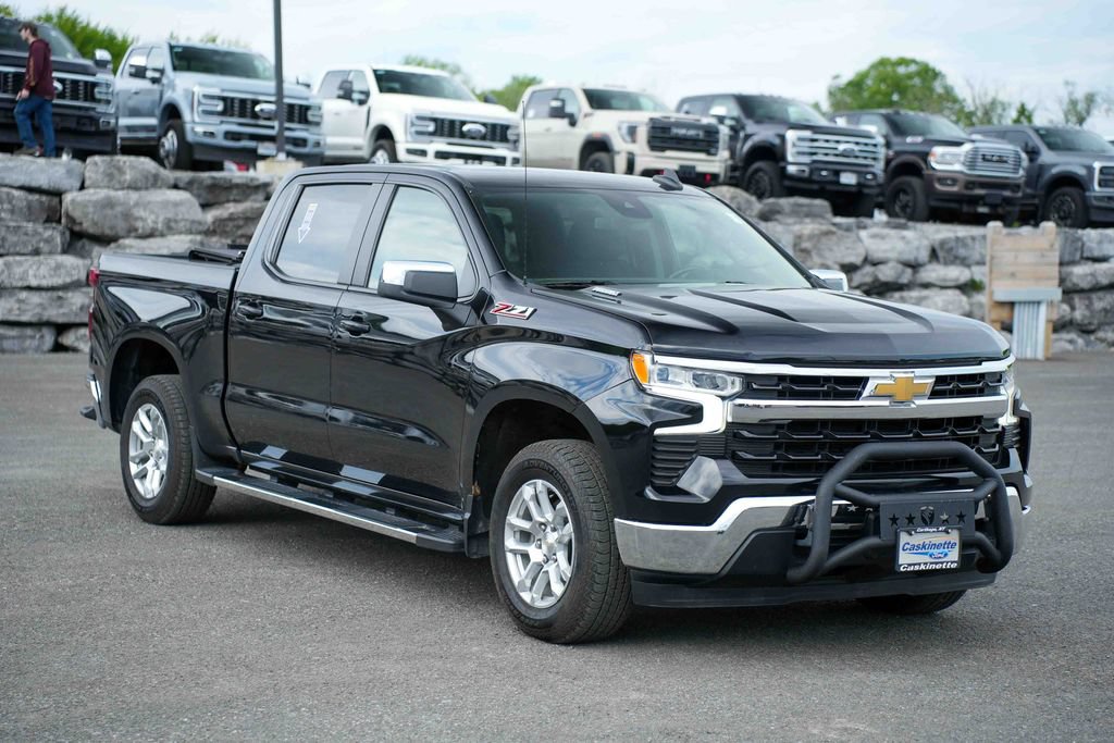 Used 2023 Chevrolet Silverado 1500 LT w/ Z71 Off-Road Package AWD/4WD image 3