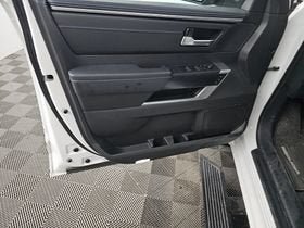 Used 2024 Toyota Sequoia Platinum AWD/4WD image 5