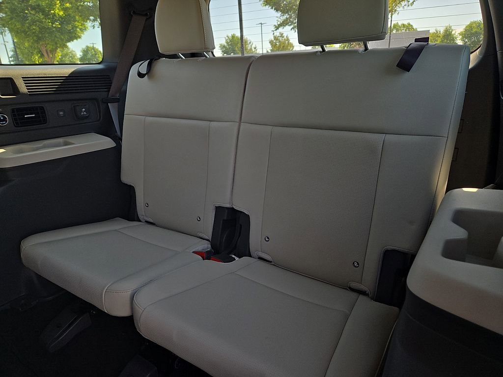 Used 2024 Hyundai Santa Fe Limited FWD image 10