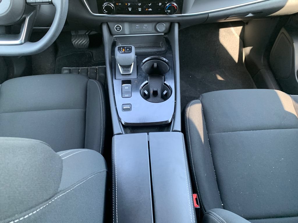 Used 2023 Nissan Rogue SV w/ SV Premium B Package FWD image 18
