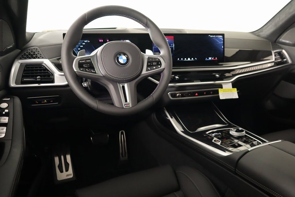 New 2025 BMW X7 M60i image 2