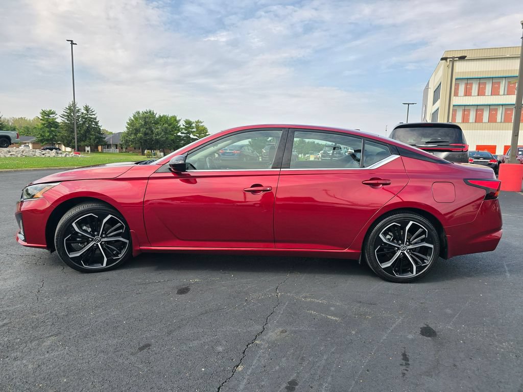 Used 2023 Nissan Altima 2.5 SR w/ SR Premium Package FWD image 5