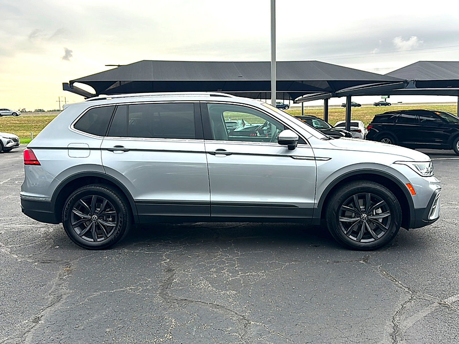 Used 2024 Volkswagen Tiguan SE image 9