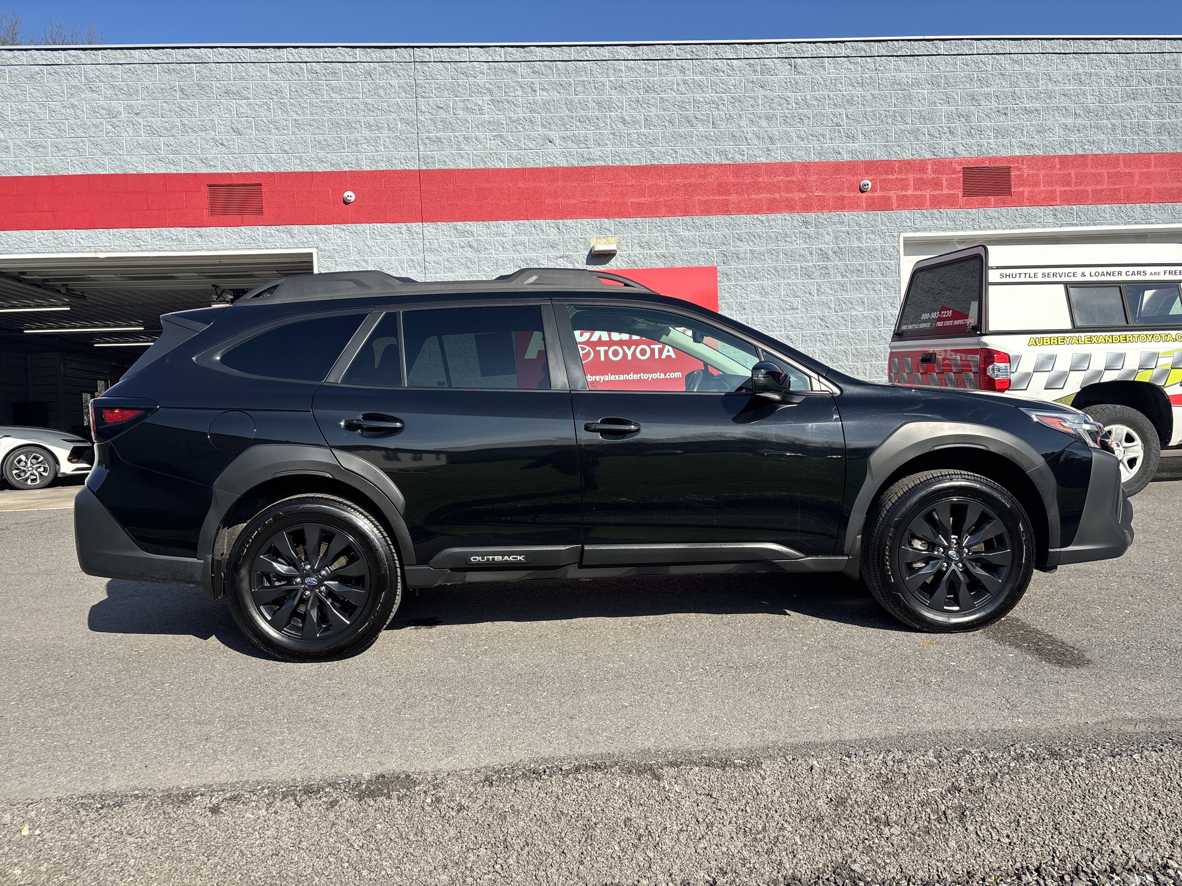 Used 2023 Subaru Outback Onyx Edition w/ Popular Package #2 AWD/4WD image 2