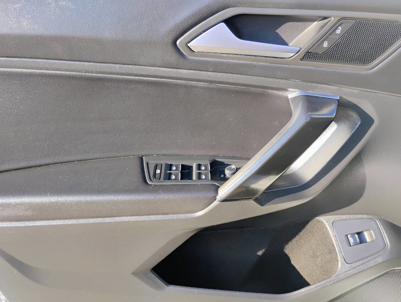 Used 2019 Volkswagen Tiguan SEL FWD image 26