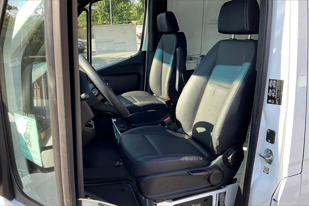 New 2025 Mercedes-Benz Sprinter 4500 image 8