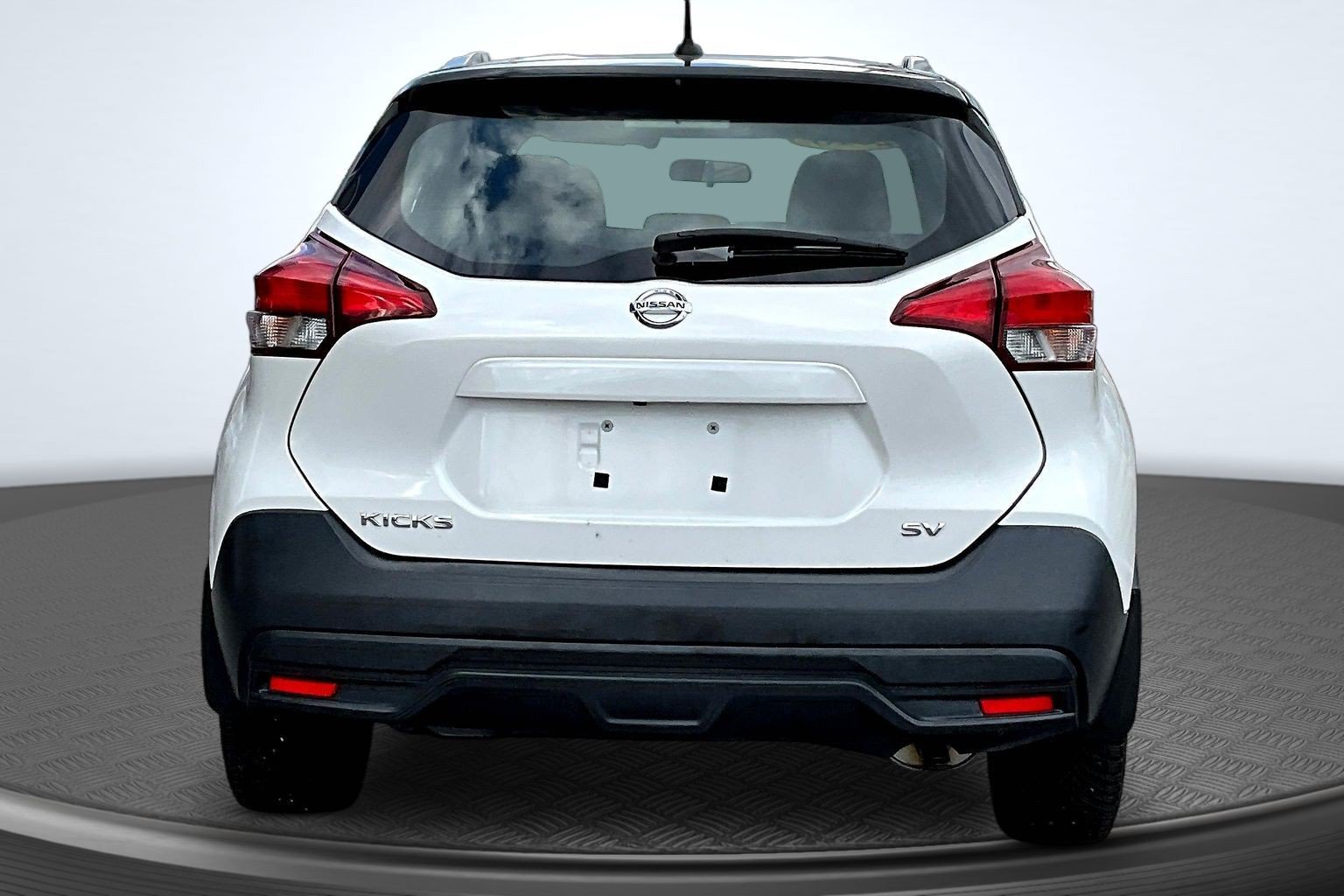 Used 2018 Nissan Kicks SV FWD image 4