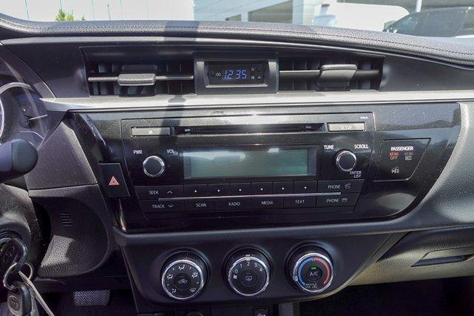 Used 2015 Toyota Corolla L FWD image 17