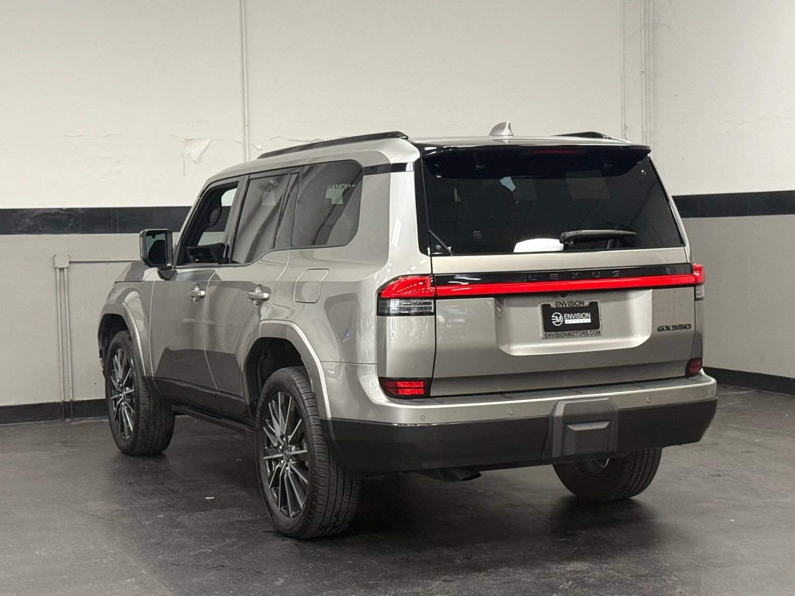 Used 2024 Lexus GX 550 w/ Accessory Package (2T) image 8