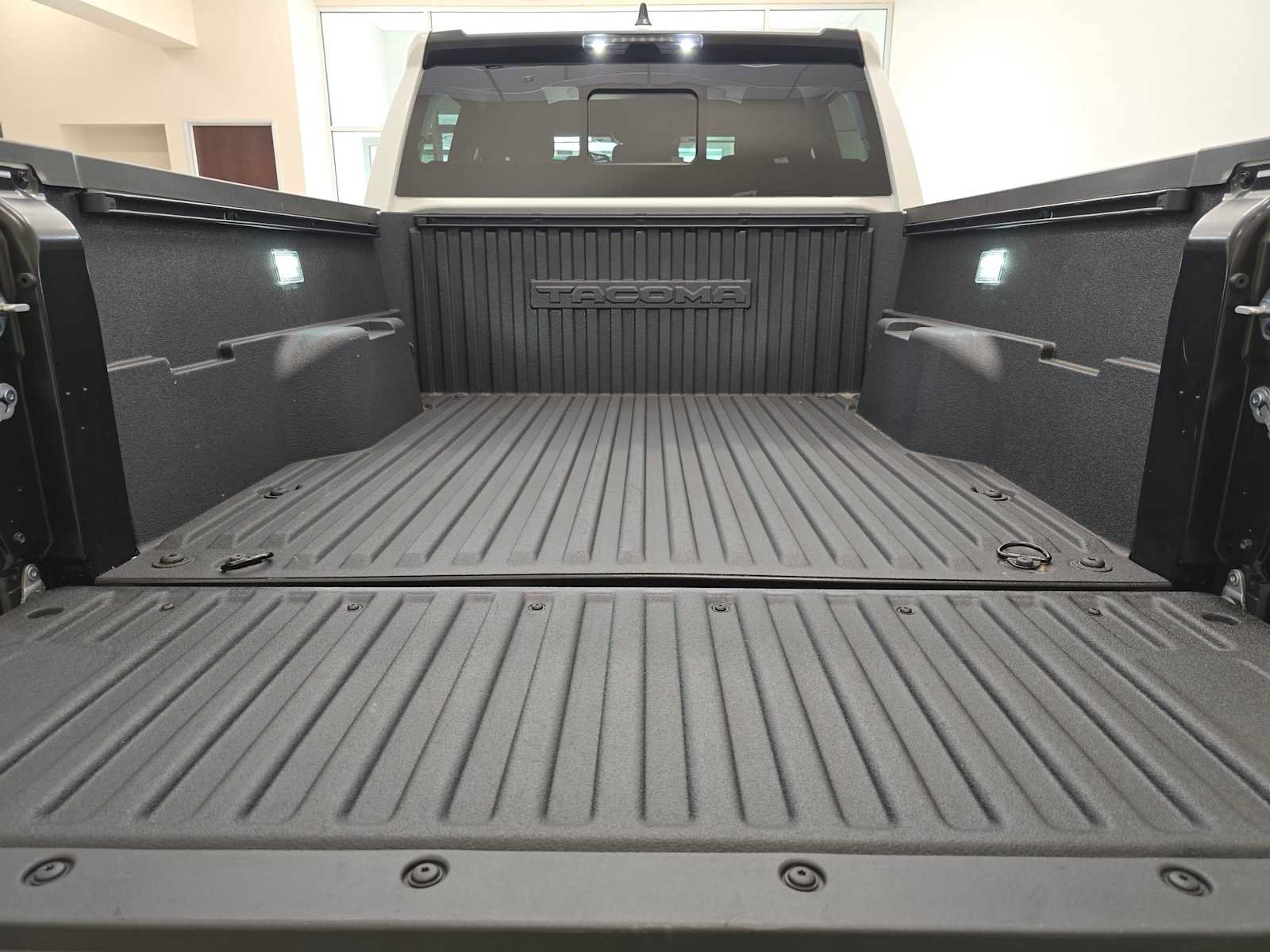 Certified 2025 Toyota Tacoma SR5 AWD/4WD image 29