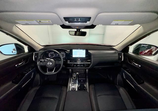 Used 2024 Nissan Pathfinder SL w/ SL Premium Package AWD/4WD image 12