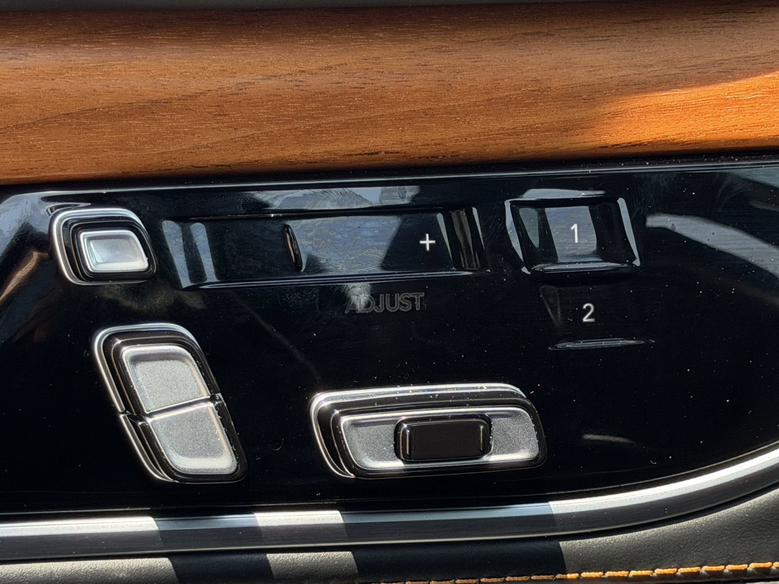 Used 2024 Jeep Grand Wagoneer Series III w/ Rear Seat Video Group 1 AWD/4WD image 24
