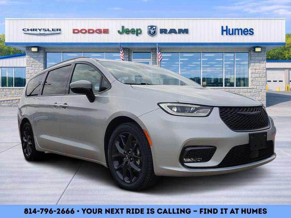 Used 2023 Chrysler Pacifica Touring-L w/ S Appearance Package