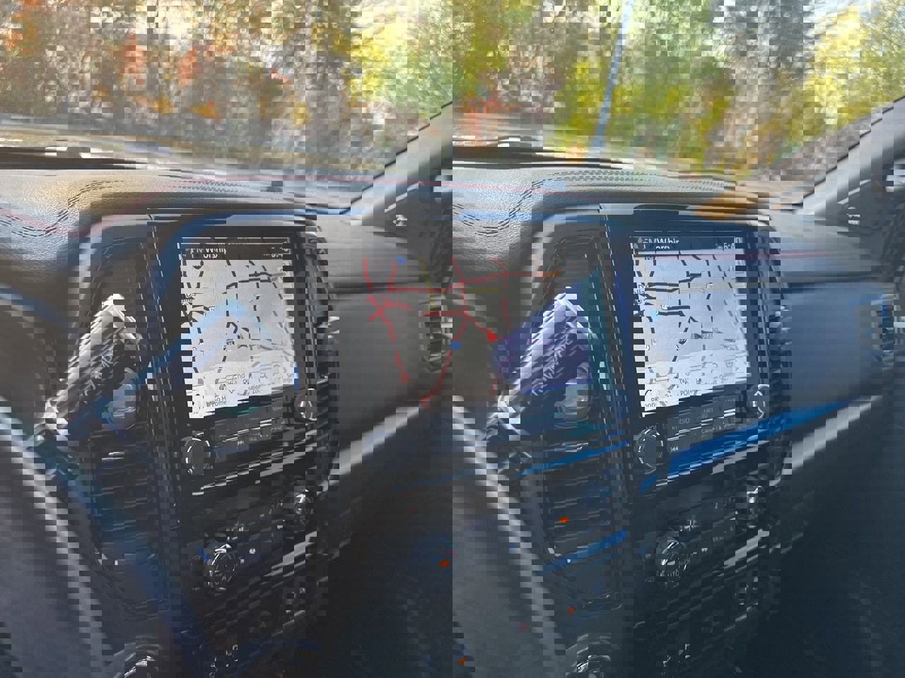 Used 2022 Nissan Titan PRO-4X w/ Pro-4x Convenience Package image 9