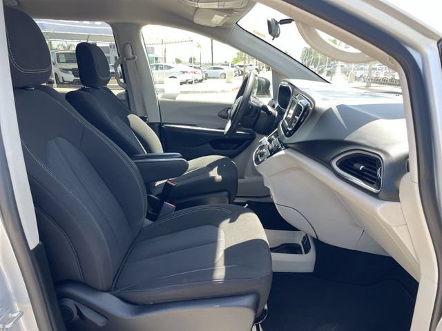 Used 2022 Chrysler Voyager LX FWD image 27
