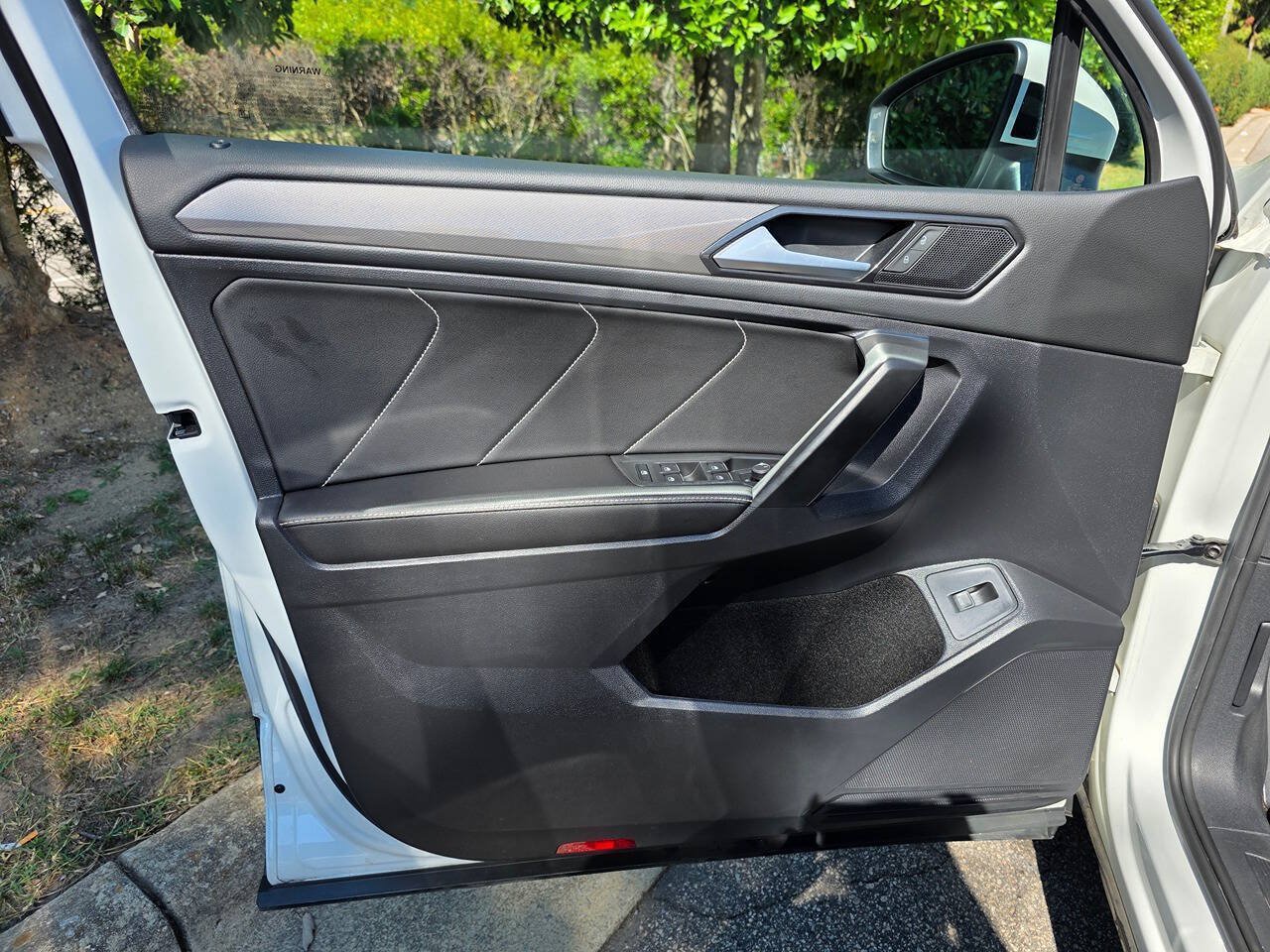 Used 2022 Volkswagen Tiguan SE FWD image 9