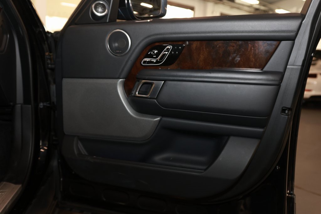 Used 2019 Land Rover Range Rover HSE image 18