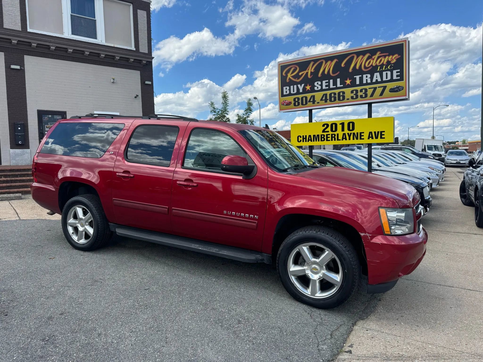 Used 2013 Chevrolet Suburban LT image 2
