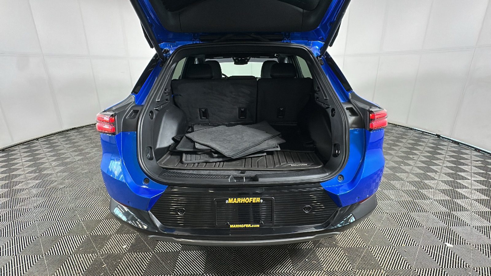 Used 2024 Chevrolet Equinox EV LT FWD image 31