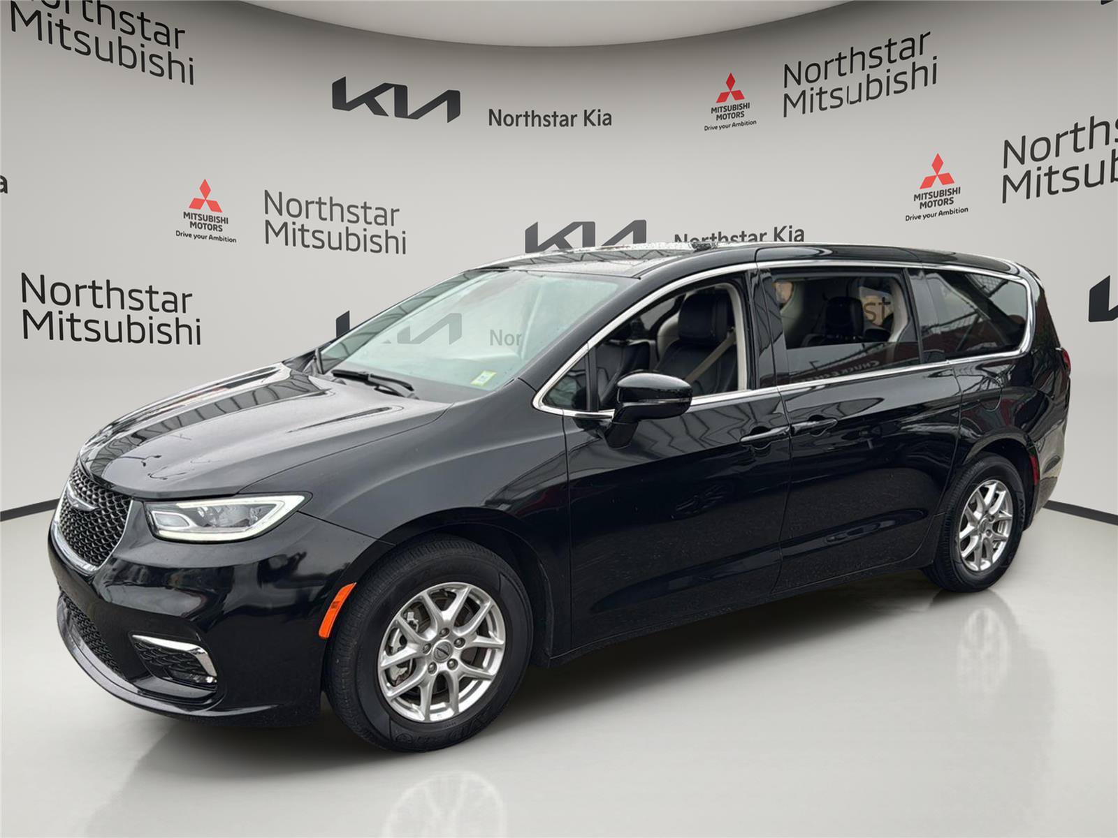 Used 2024 Chrysler Pacifica Touring-L