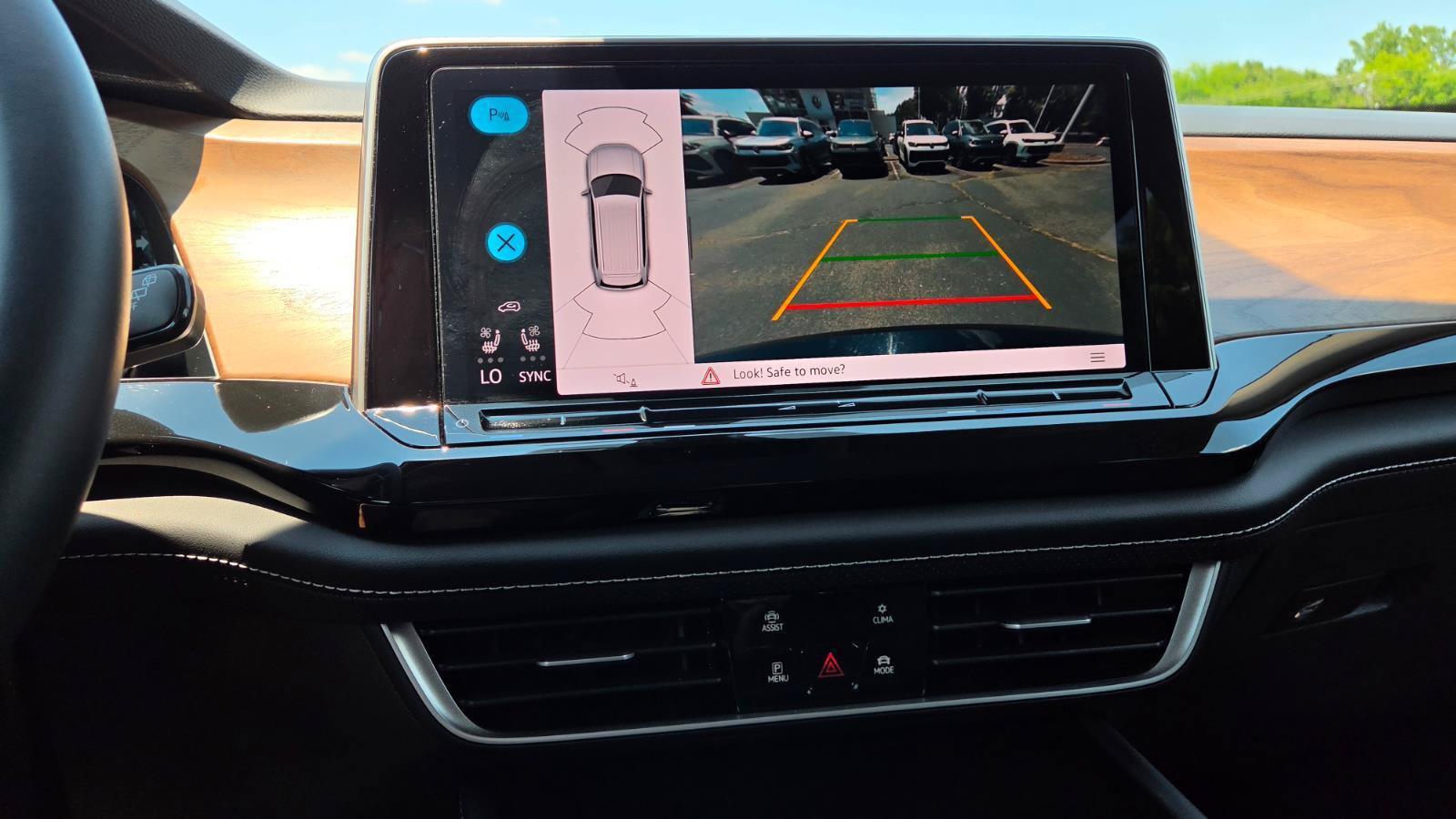 Used 2026 Volkswagen Atlas SE FWD image 32