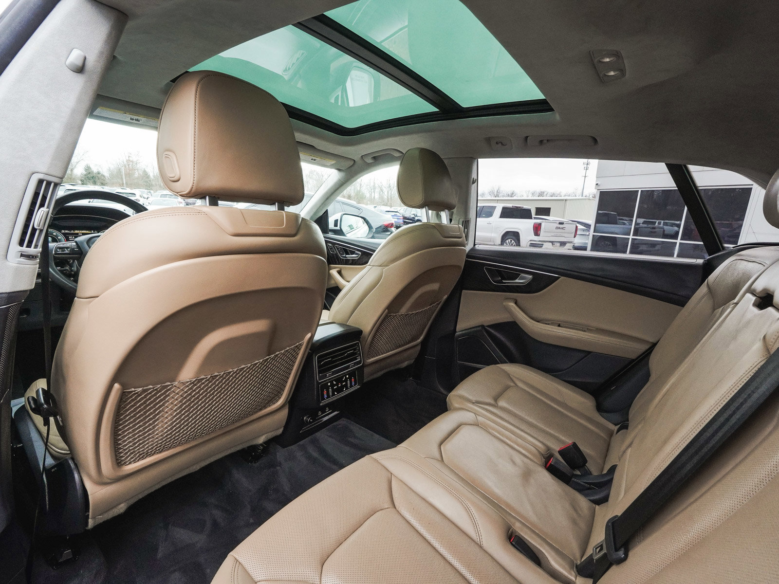 Used 2022 Audi Q8 Prestige w/ Prestige Package image 35