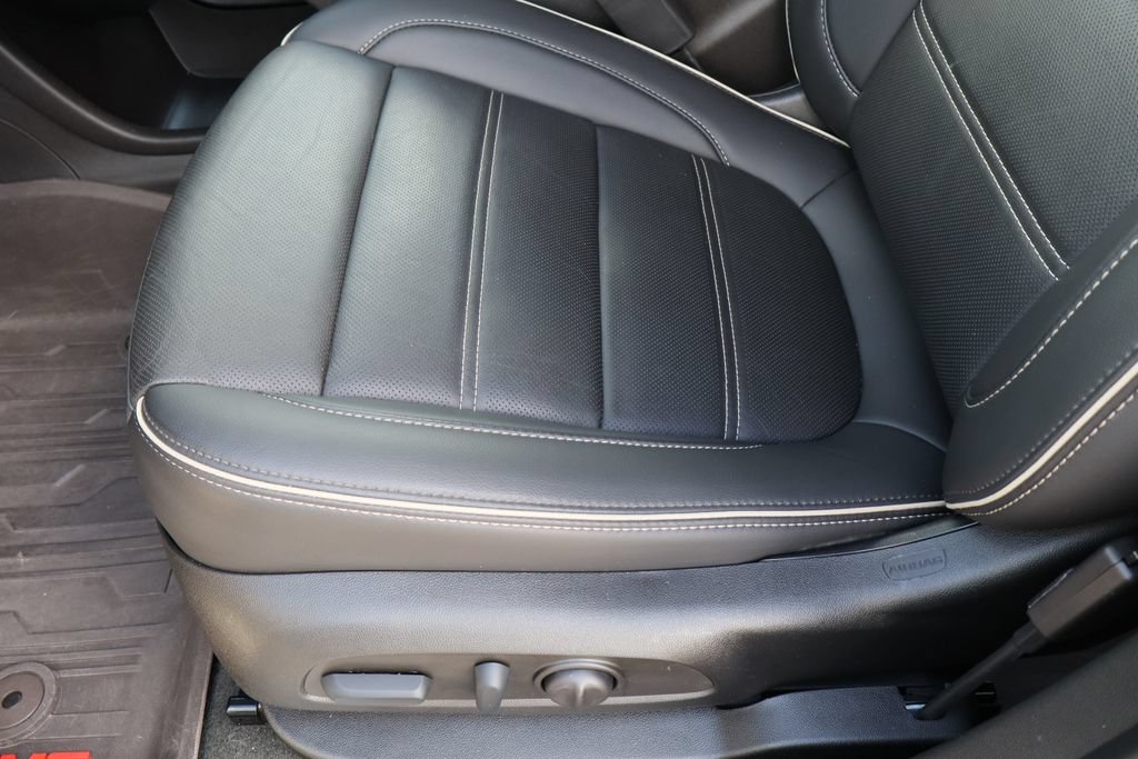 Certified 2022 GMC Acadia Denali w/ Denali Ultimate Package FWD image 21