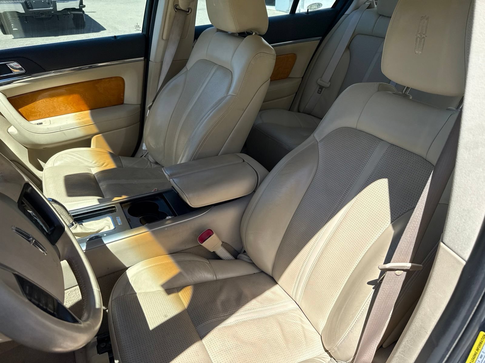 Used 2010 Lincoln MKS AWD image 10