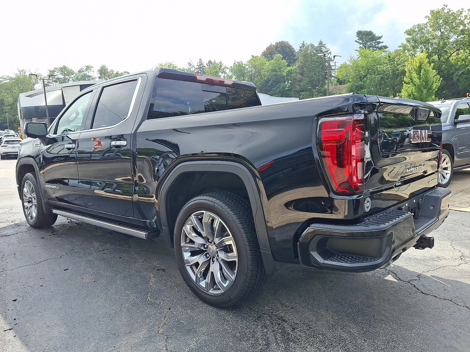 Used 2026 GMC Sierra 1500 Denali w/ Denali Reserve Package AWD/4WD image 4