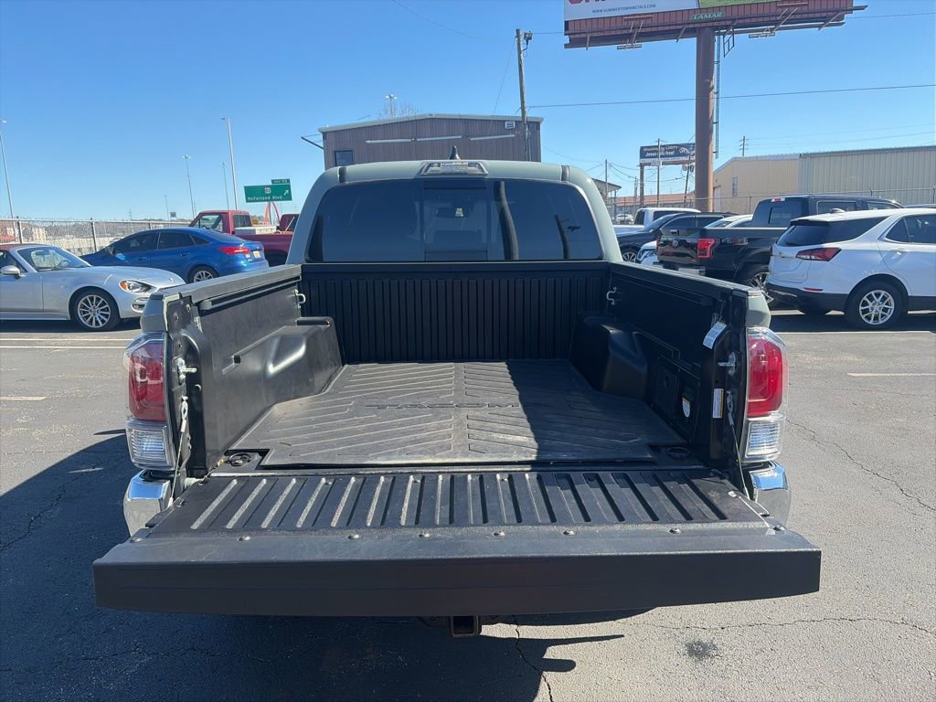 Used 2022 Toyota Tacoma TRD Off-Road image 10
