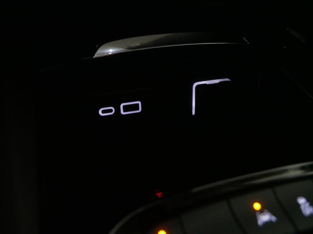 Used 2023 Buick Envision Essence image 25