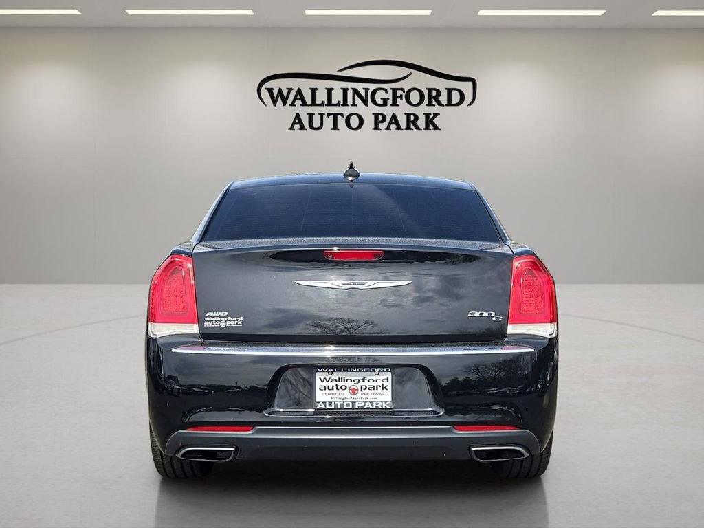 Used 2016 Chrysler 300 C image 5