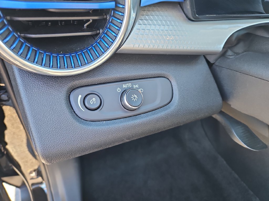 Used 2024 Chevrolet Trax LT FWD image 24