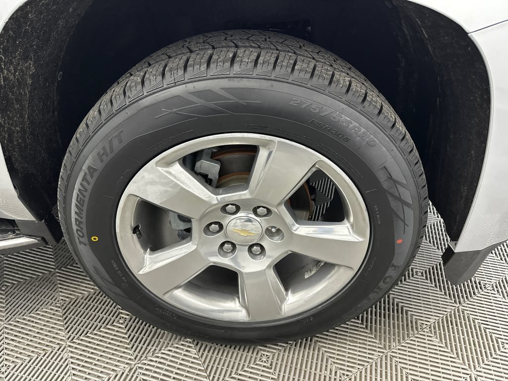 Used 2019 Chevrolet Suburban Premier RWD image 14
