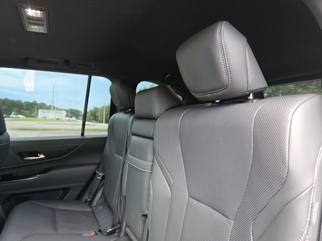 Used 2024 Lexus LX 600 4WD w/ Premium Package image 18