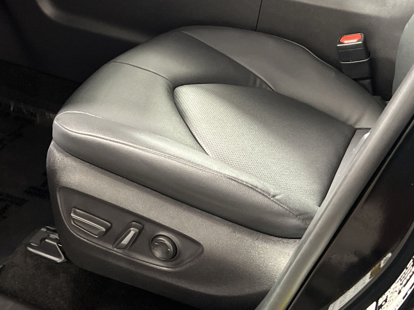 Used 2025 Toyota Grand Highlander AWD image 11