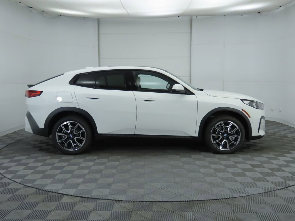 Certified 2025 BMW X2 xDrive28i w/ Premium Package image 4