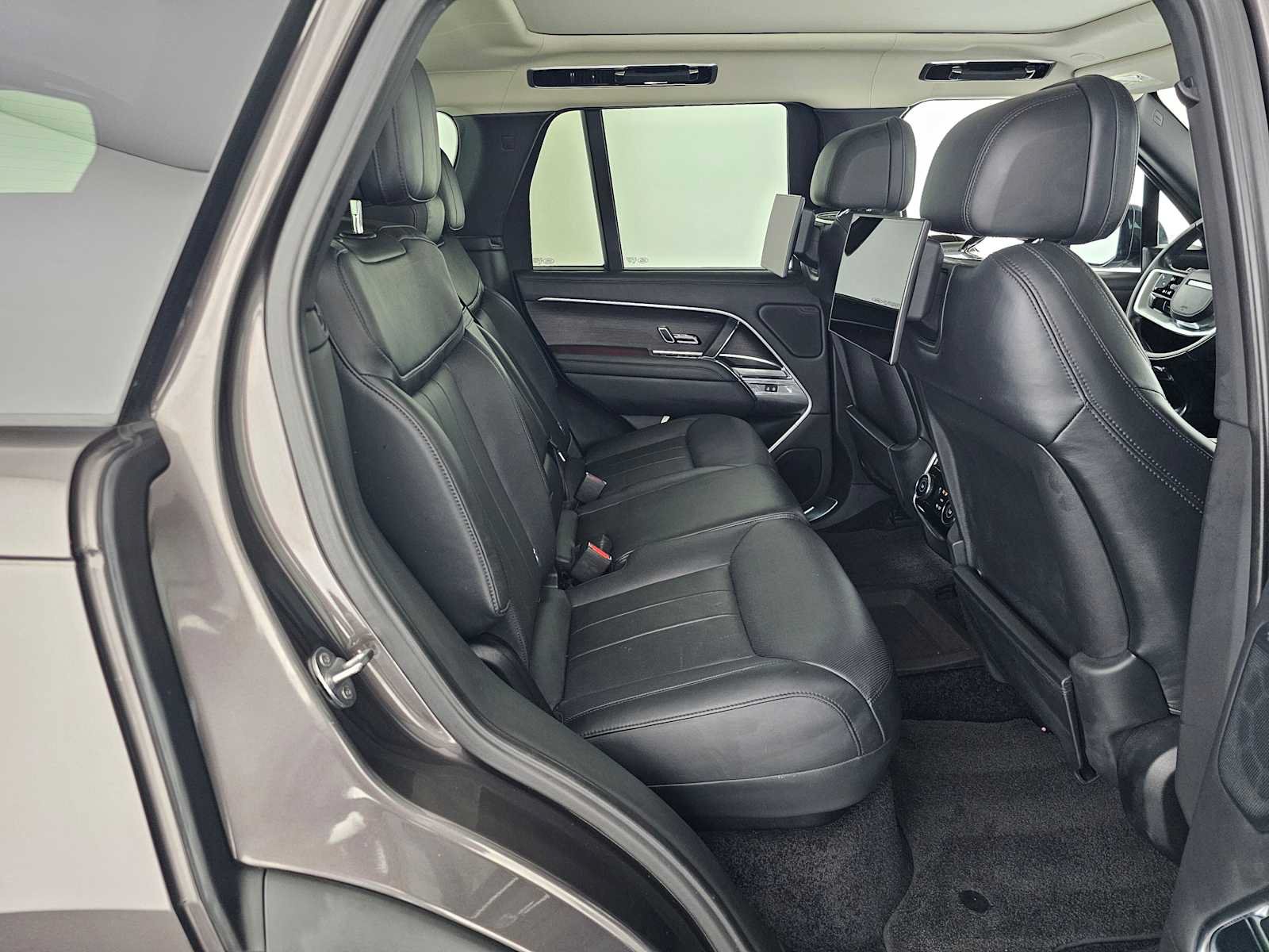 Used 2023 Land Rover Range Rover First Edition AWD/4WD image 12