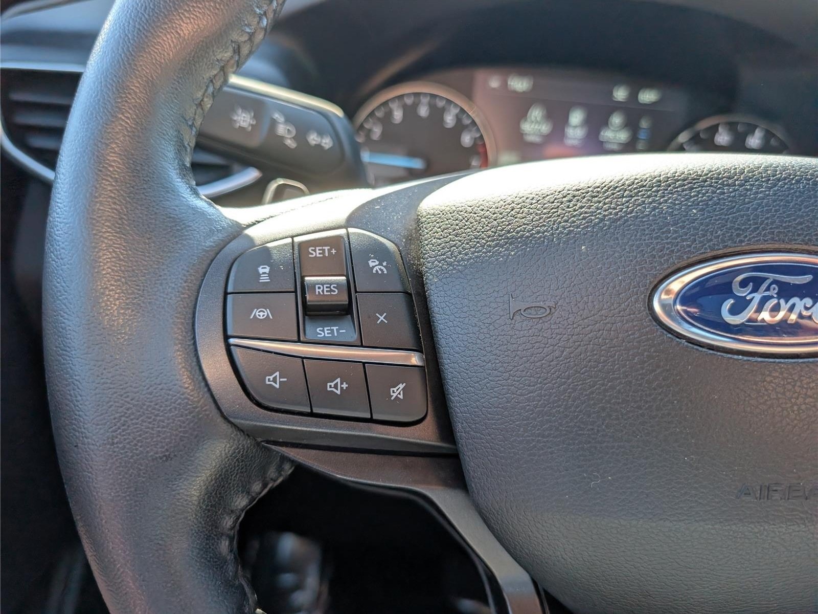 Used 2020 Ford Explorer XLT w/ Equipment Group 202A AWD/4WD image 24