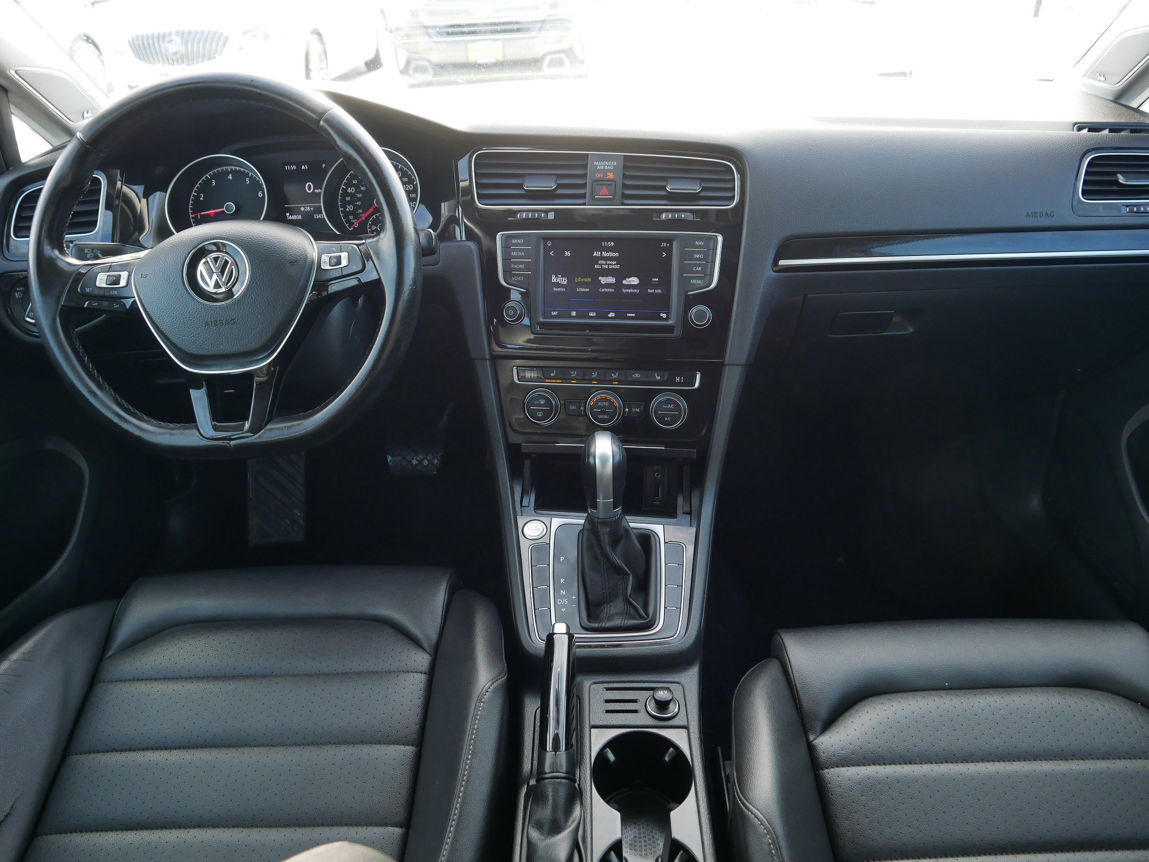 Used 2017 Volkswagen Golf SEL image 10