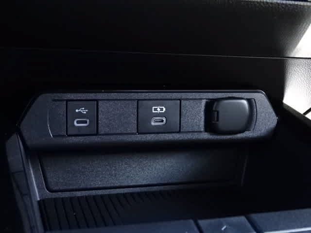 Used 2024 Toyota Prius FWD image 32