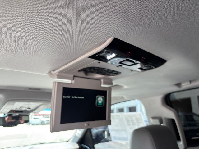 Used 2018 Chevrolet Suburban LT AWD/4WD image 34
